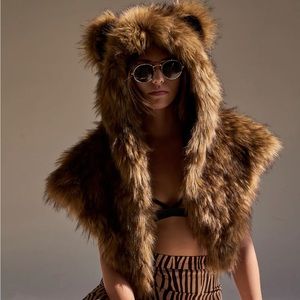 SpiritHoods Grizzly Bear Shawl - NWT